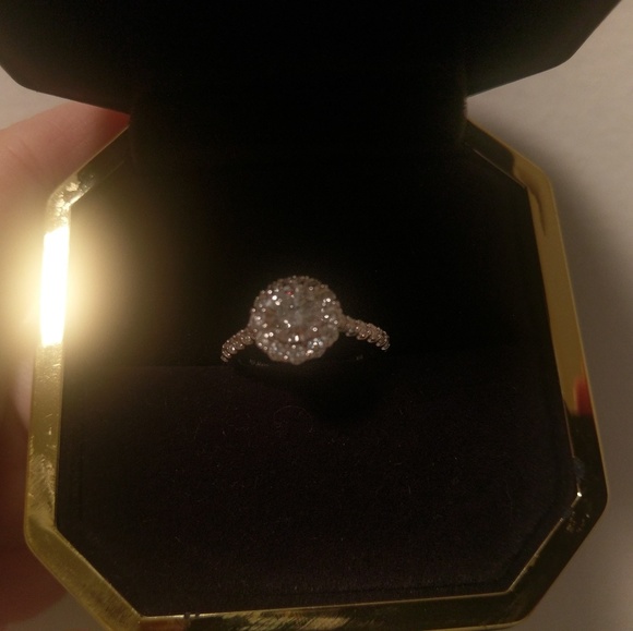Diamond Engagement Ring Brilliant in white gold - Picture 4 of 6